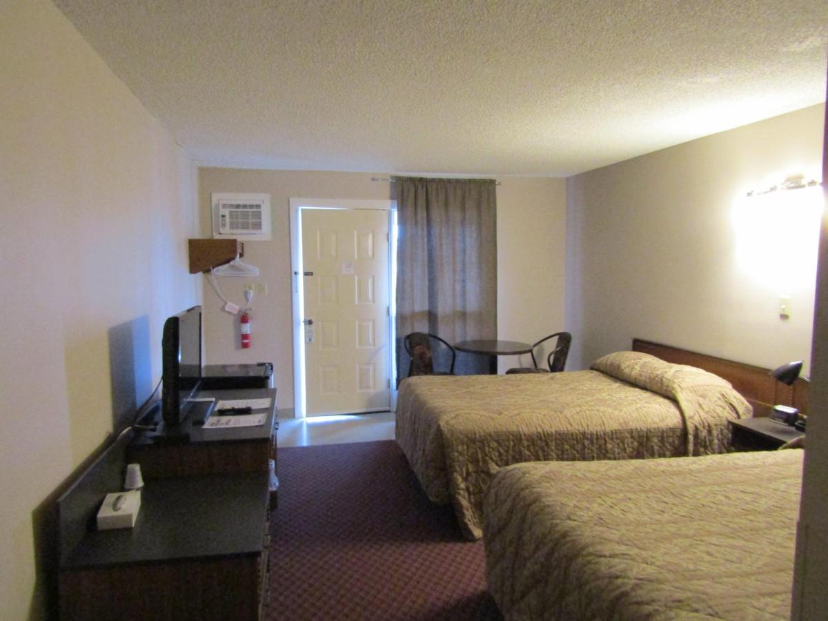 Airways Motel Cold Lake Экстерьер фото