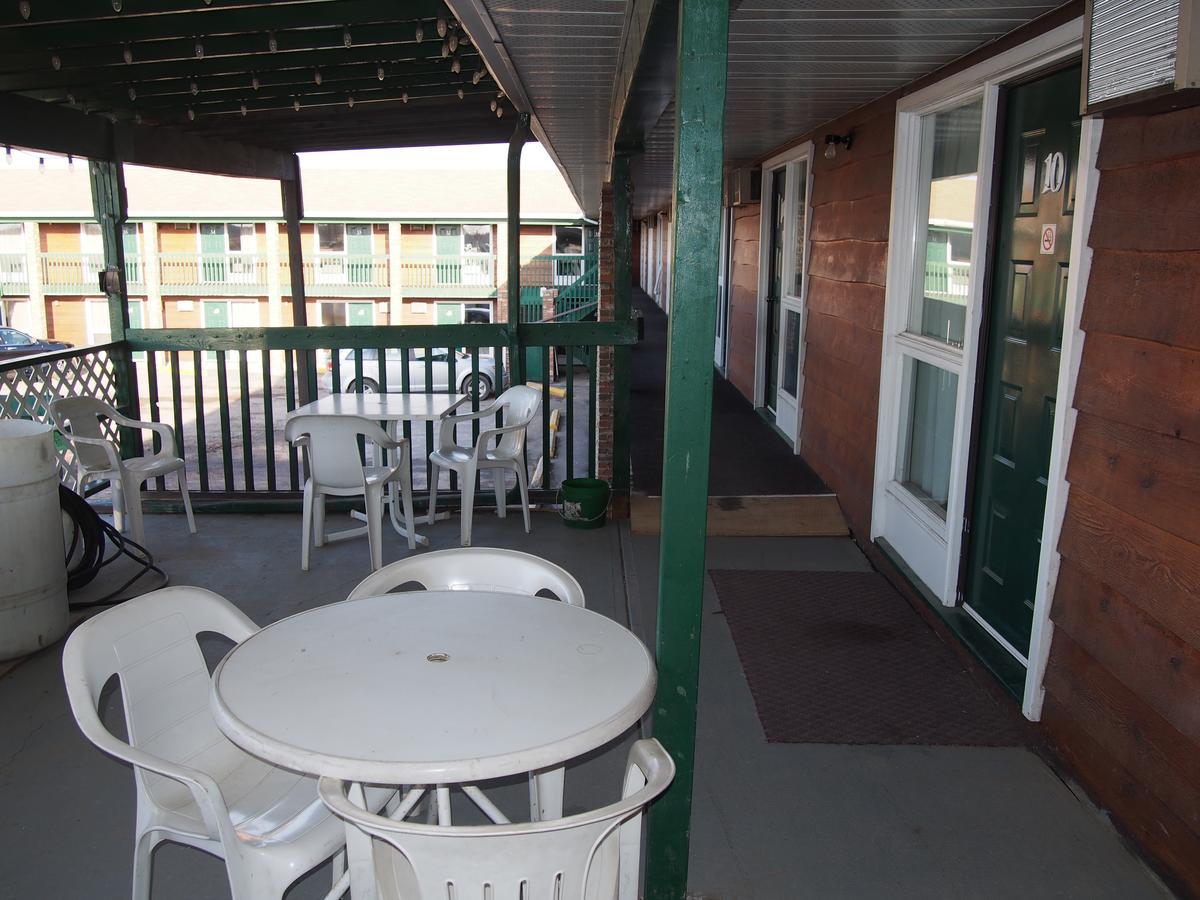 Airways Motel Cold Lake Экстерьер фото