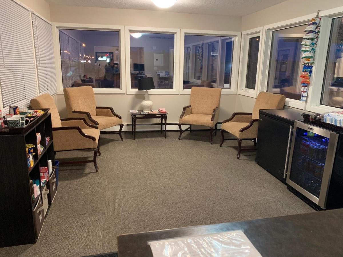 Airways Motel Cold Lake Экстерьер фото